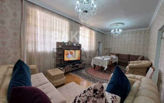 6 Room House / Villa for Sale in Baku