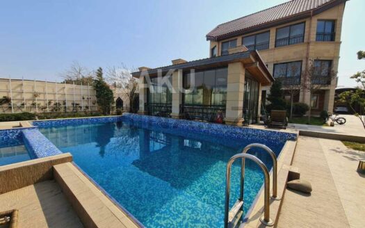7 Room House / Villa for Sale in Baku