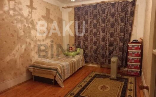 2 Rooms Old Apartment for Sale in Baku