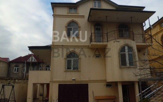 10 Room House / Villa for Sale in Baku