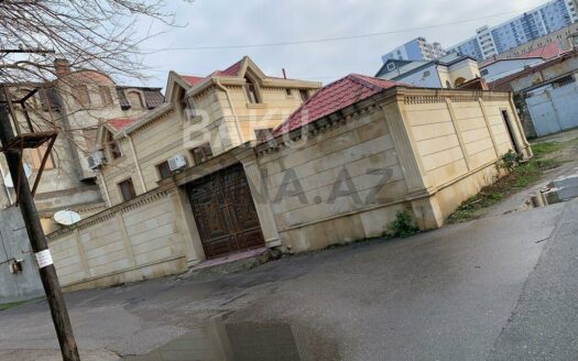 5 Room House / Villa for Sale in Baku