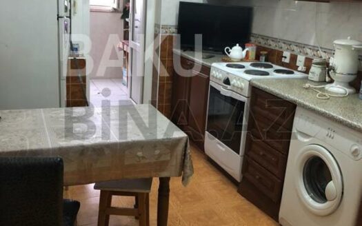 3 Room Old Apartment for Sale in Baku