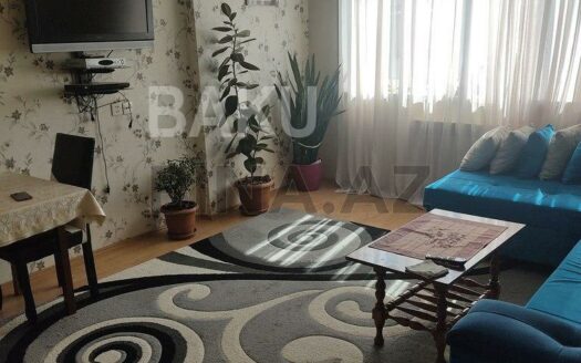 4 Room Old Apartment for Sale in Baku