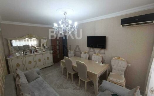 3 Room Old Apartment for Sale in Baku