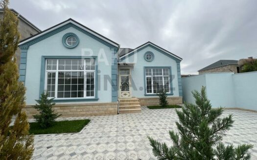 4 Room House / Villa for Sale in Baku