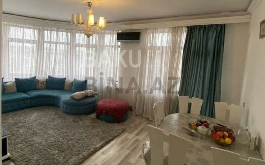 3 Room Old Apartment for Sale in Khirdalan