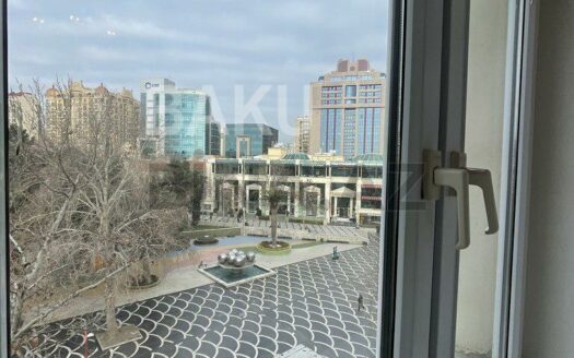 4 Room Old Apartment for Sale in Baku