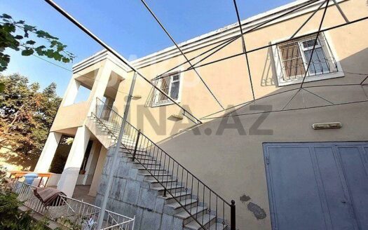 9 Room House / Villa for Sale in Baku