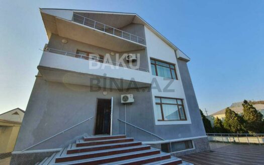 6 Room House / Villa for Sale in Baku