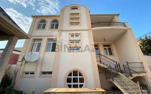 7 Room House / Villa for Sale in Baku