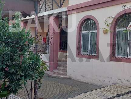 4 Room House / Villa for Sale in Baku