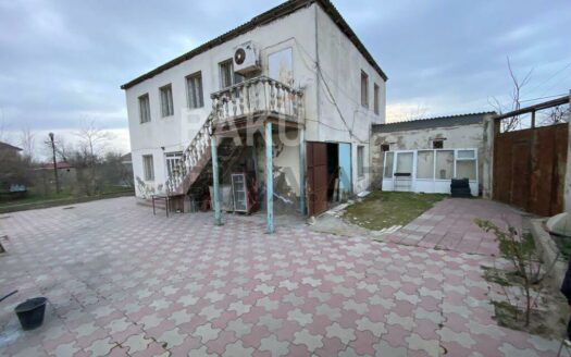 5 Room House / Villa for Sale in Baku