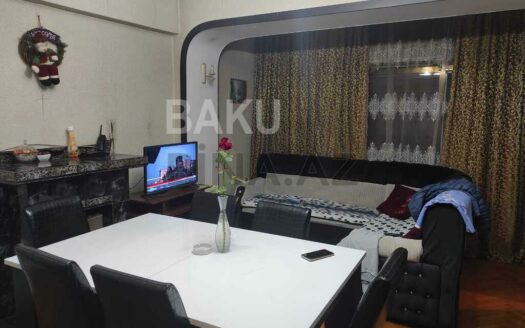 2 Rooms Old Apartment for Sale in Baku