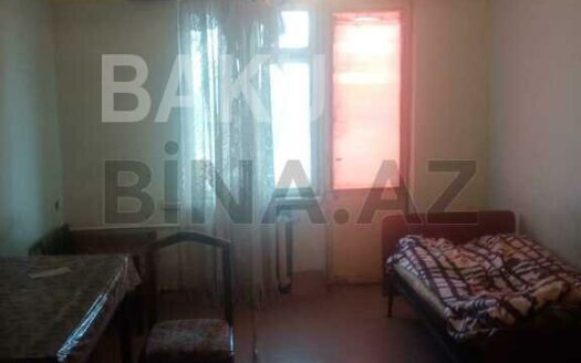 3 Room Old Apartment for Sale in Baku