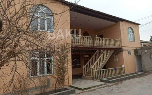 8 Room House / Villa for Sale in Baku