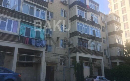 2 Rooms Old Apartment for Sale in Baku