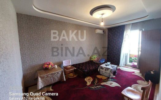 5-Room Old Apartment for Sale in Baku