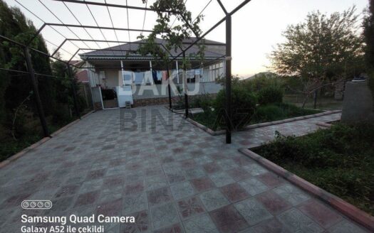 4 Room House / Villa for Sale in Baku