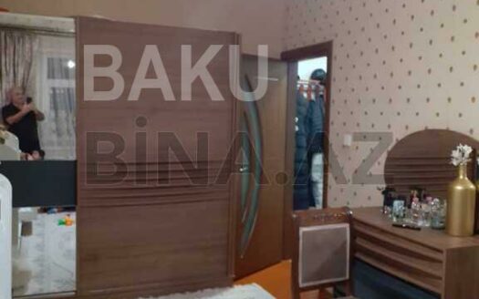 3 Room Old Apartment for Sale in Baku