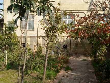 8 Room House / Villa for Sale in Baku