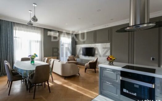 3 Room Old Apartment for Sale in Baku