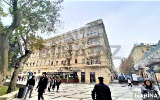 2 Rooms Old Apartment for Sale in Baku