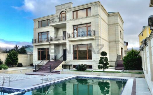 10 Room House / Villa for Sale in Baku