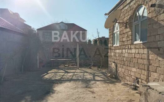 4 Room House / Villa for Sale in Baku