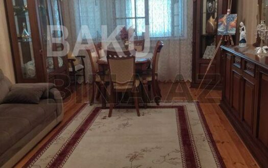 3 Room Old Apartment for Sale in Baku