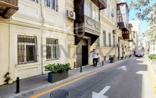 2 Rooms Old Apartment for Sale in Baku