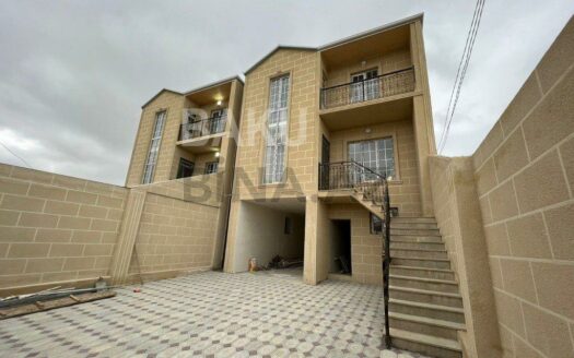 5 Room House / Villa for Sale in Baku