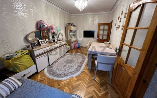 2 Rooms Old Apartment for Sale in Baku