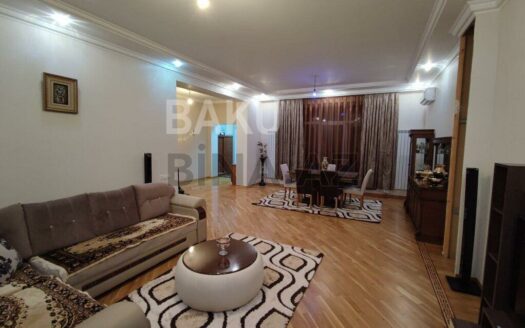 4 Room House / Villa for Sale in Baku