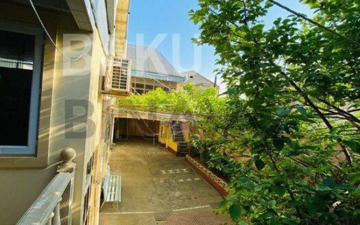 10 Room House / Villa for Sale in Baku