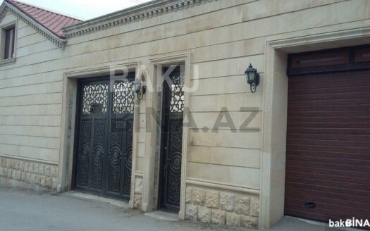 7 Room House / Villa for Sale in Baku