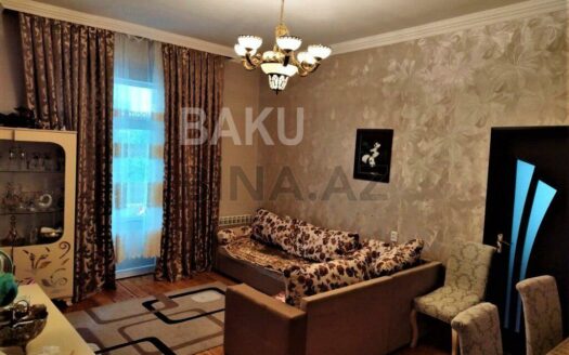 3 Room Old Apartment for Sale in Baku
