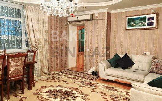 3 Room Old Apartment for Sale in Baku