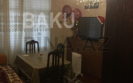 2 Rooms Old Apartment for Sale in Baku