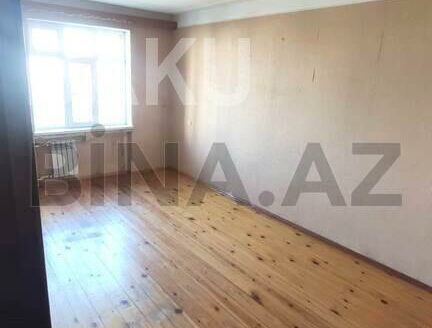 2 Rooms Old Apartment for Sale in Baku