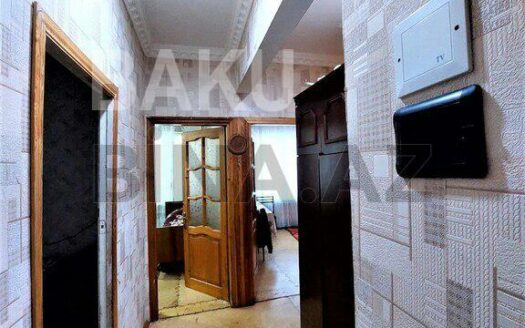 3 Room Old Apartment for Sale in Baku