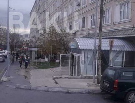 5-Room Old Apartment for Sale in Baku