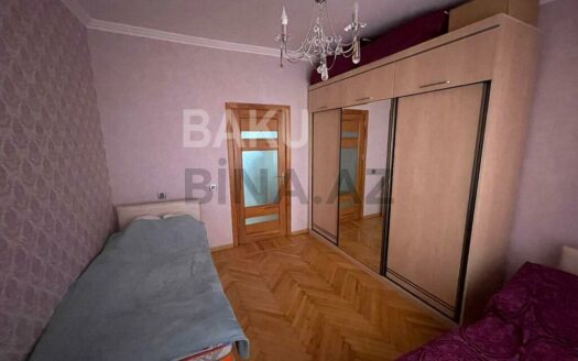 2 Rooms Old Apartment for Sale in Baku