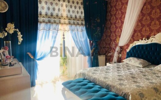 3 Room Old Apartment for Sale in Baku