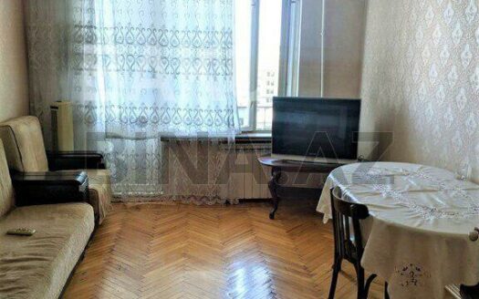 5-Room Old Apartment for Sale in Baku