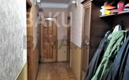 5-Room Old Apartment for Sale in Baku