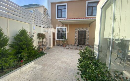 4 Room House / Villa for Sale in Baku