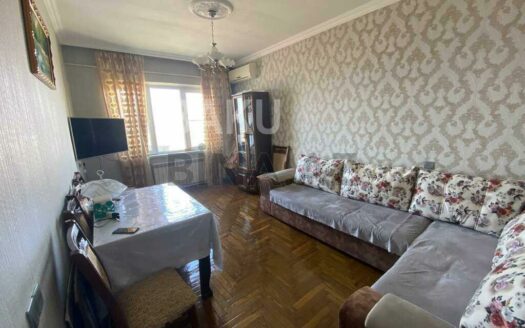 2 Rooms Old Apartment for Sale in Baku