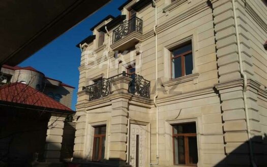 5 Room House / Villa for Sale in Baku