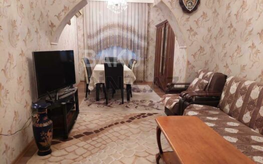 2 Rooms Old Apartment for Sale in Baku