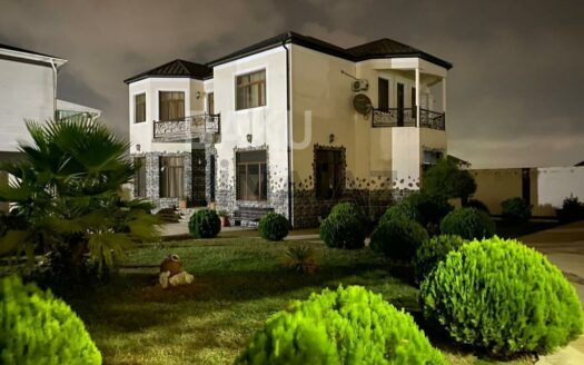 6 Room House / Villa for Sale in Baku